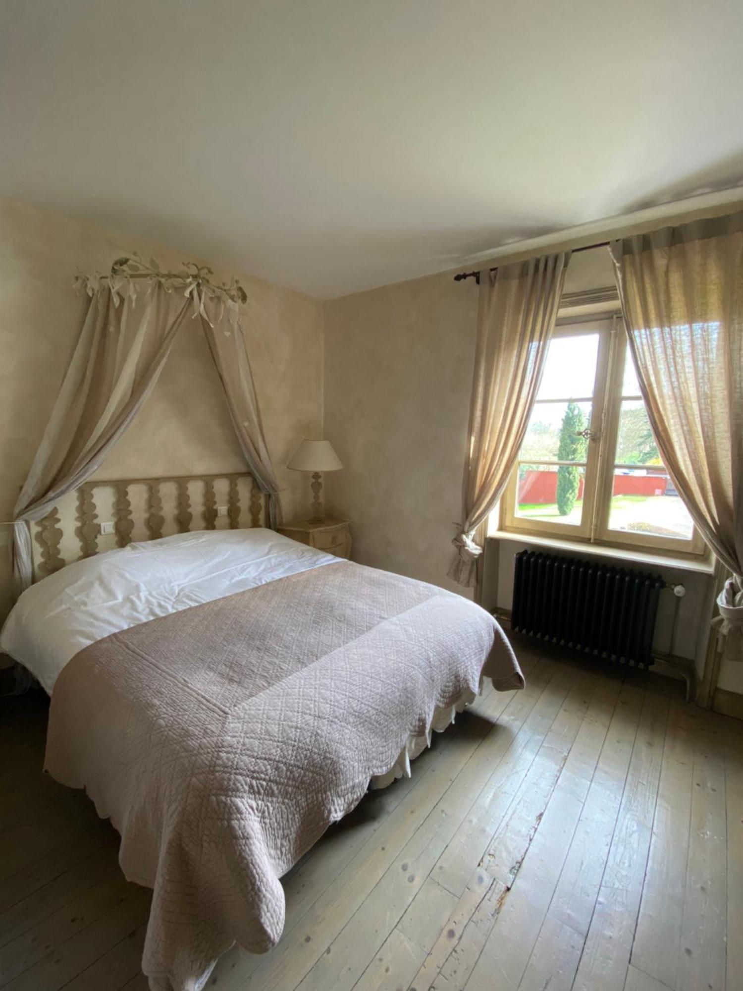 Les Jardins De La Tour Hotel Châtillon-sur-Chalaronne Exterior photo